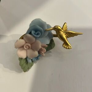 🌻3/$15🌻 Vintage porcelain pewter brooch